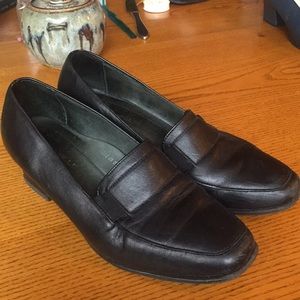 Black Footthrills Pumps 7.5 wide.